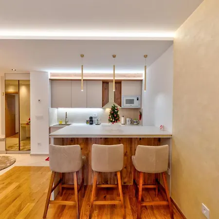 Апартаменты Lyonessa Gardens 9