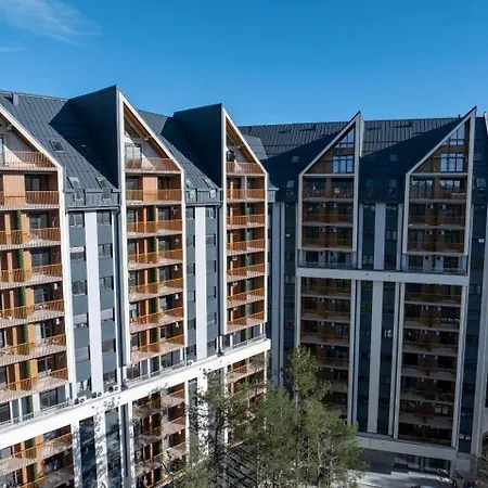 Lyonessa Gardens 9 *