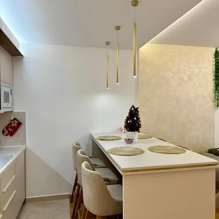 דירה Lyonessa Gardens 9 *